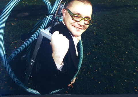 reinhard_mit_gartenstaubsauger1